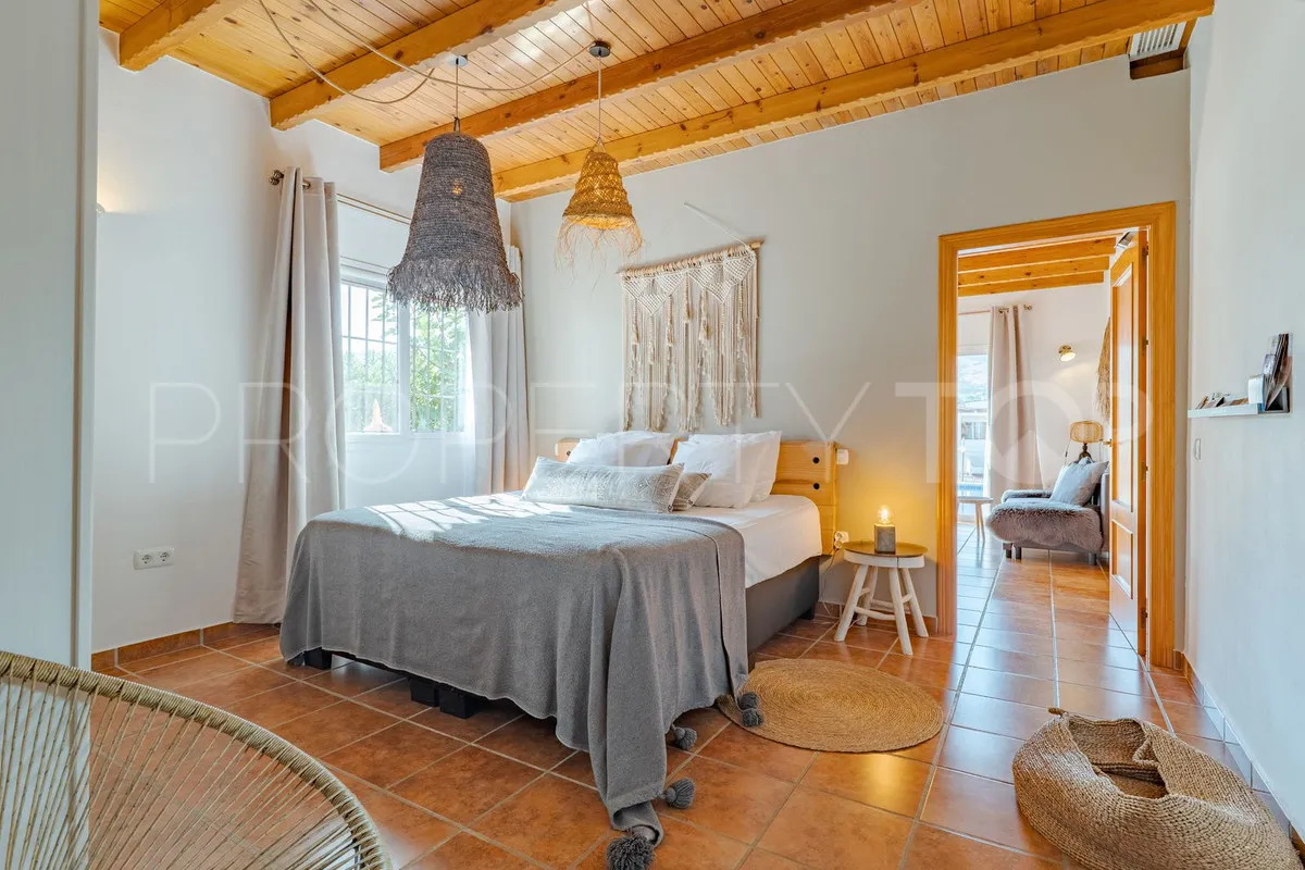 Buy villa in Alhaurin el Grande with 4 bedrooms