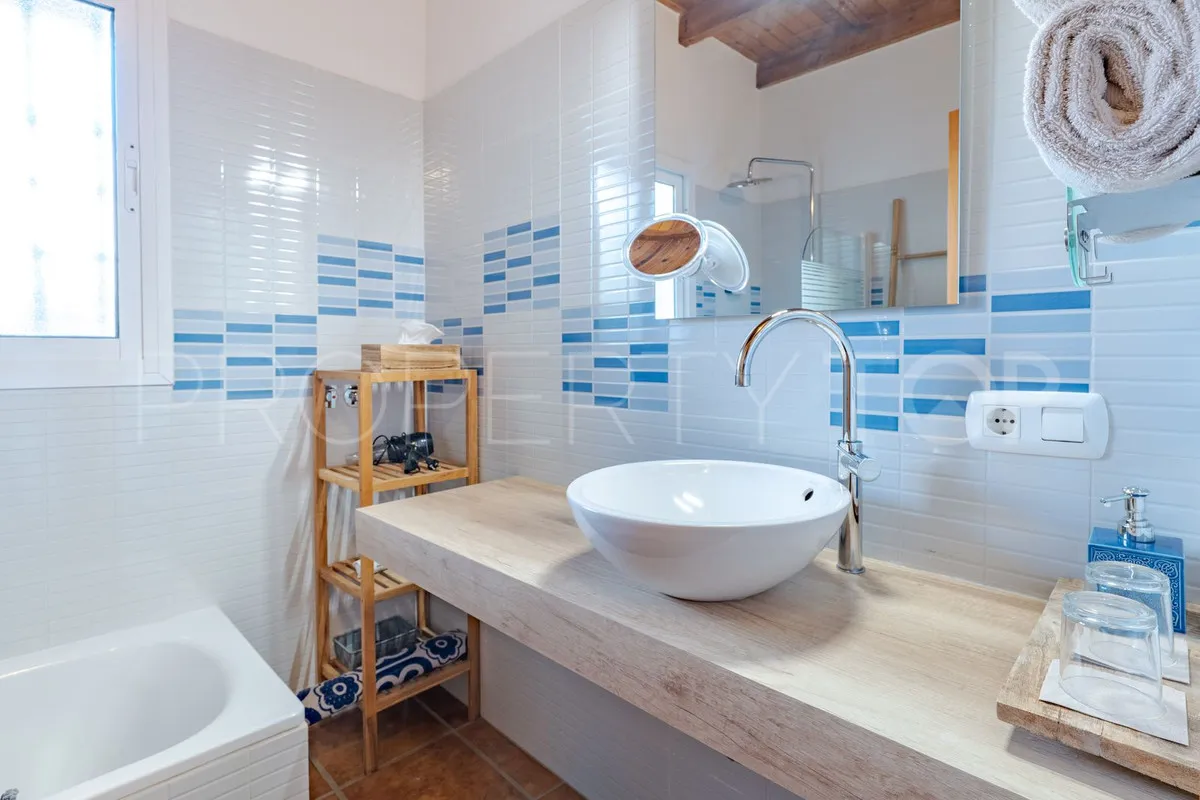 Buy villa in Alhaurin el Grande with 4 bedrooms