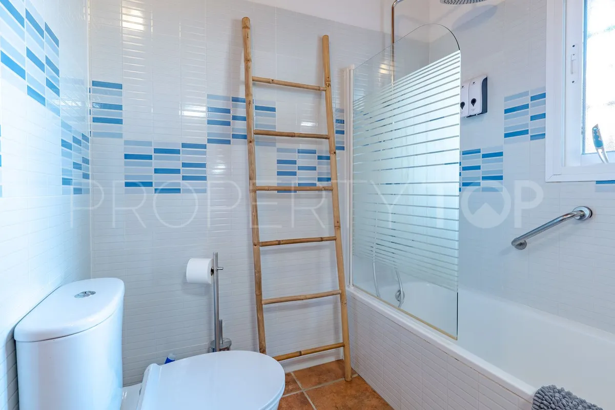 Buy villa in Alhaurin el Grande with 4 bedrooms