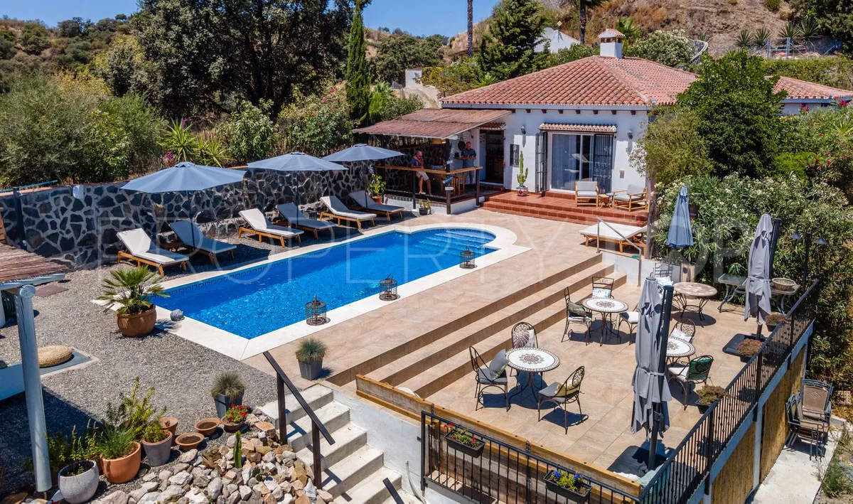 Buy villa in Alhaurin el Grande with 4 bedrooms