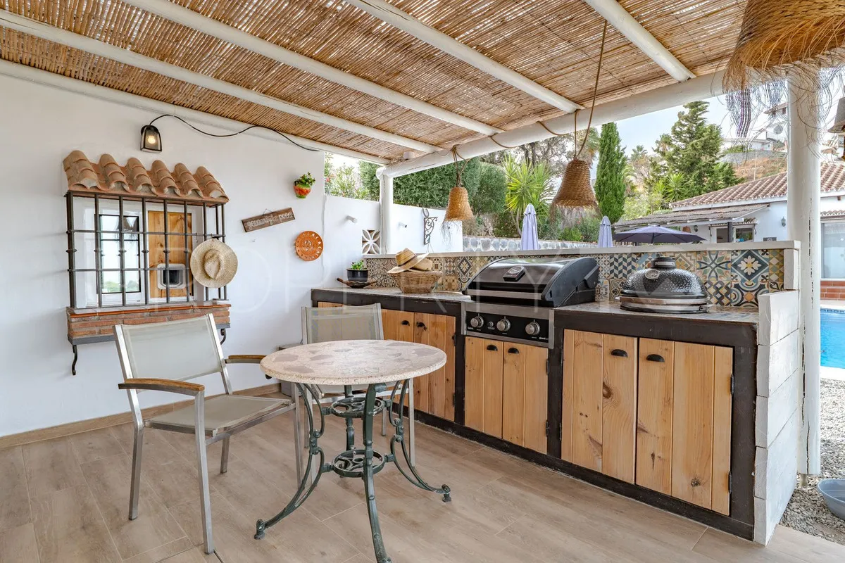 Buy villa in Alhaurin el Grande with 4 bedrooms