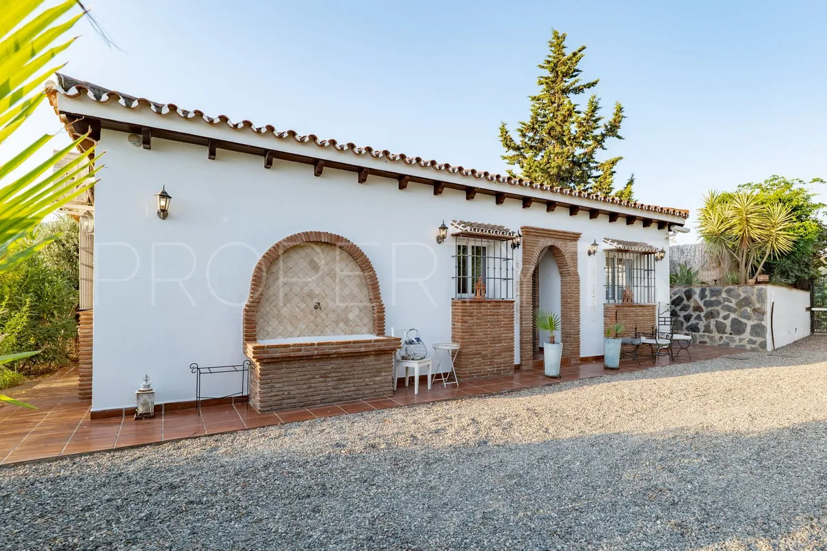 Buy villa in Alhaurin el Grande with 4 bedrooms