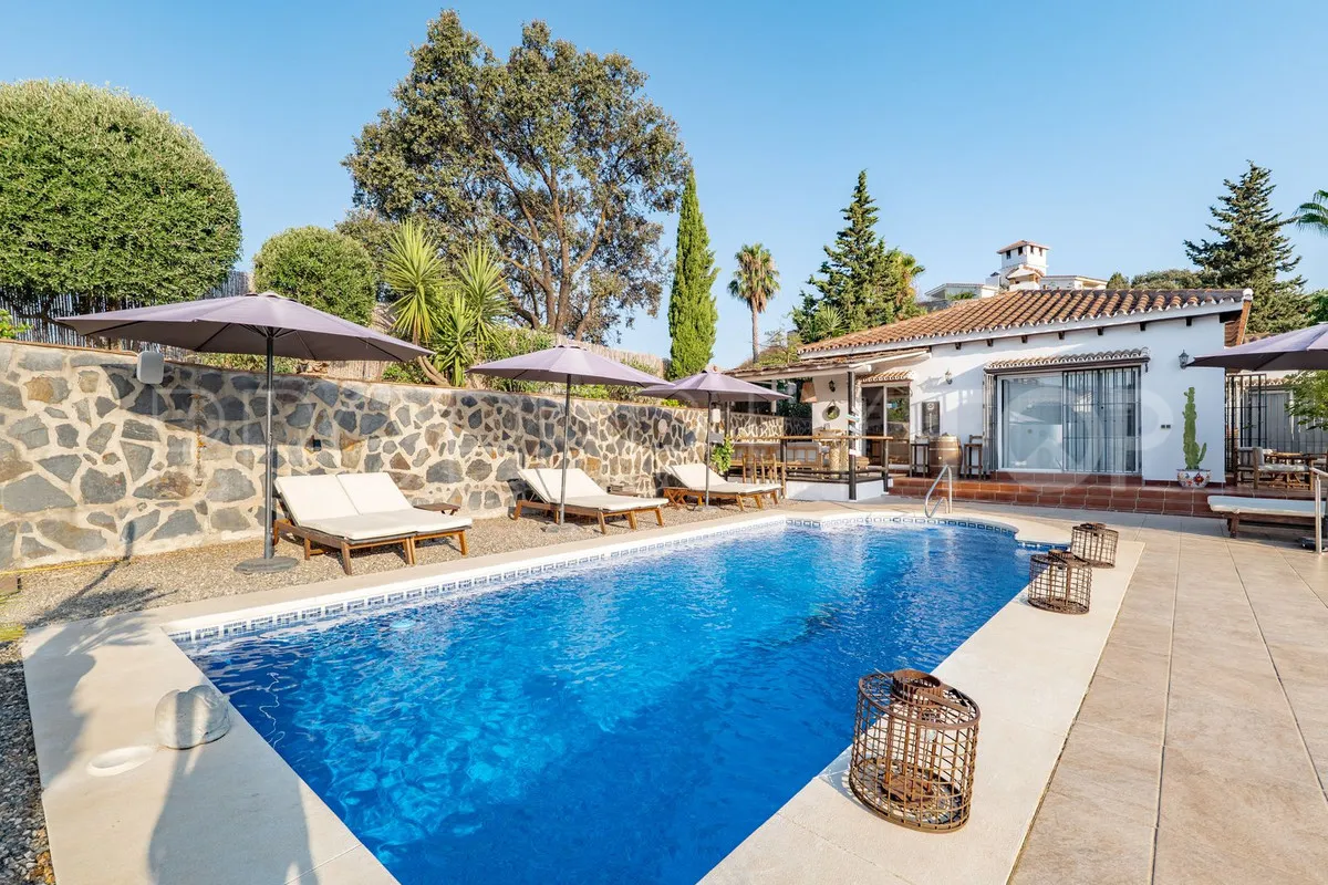 Buy villa in Alhaurin el Grande with 4 bedrooms