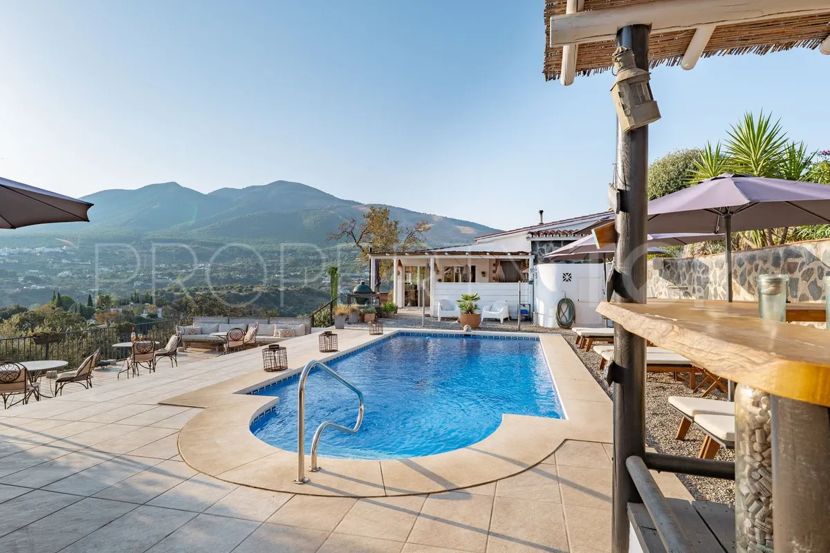 Buy villa in Alhaurin el Grande with 4 bedrooms