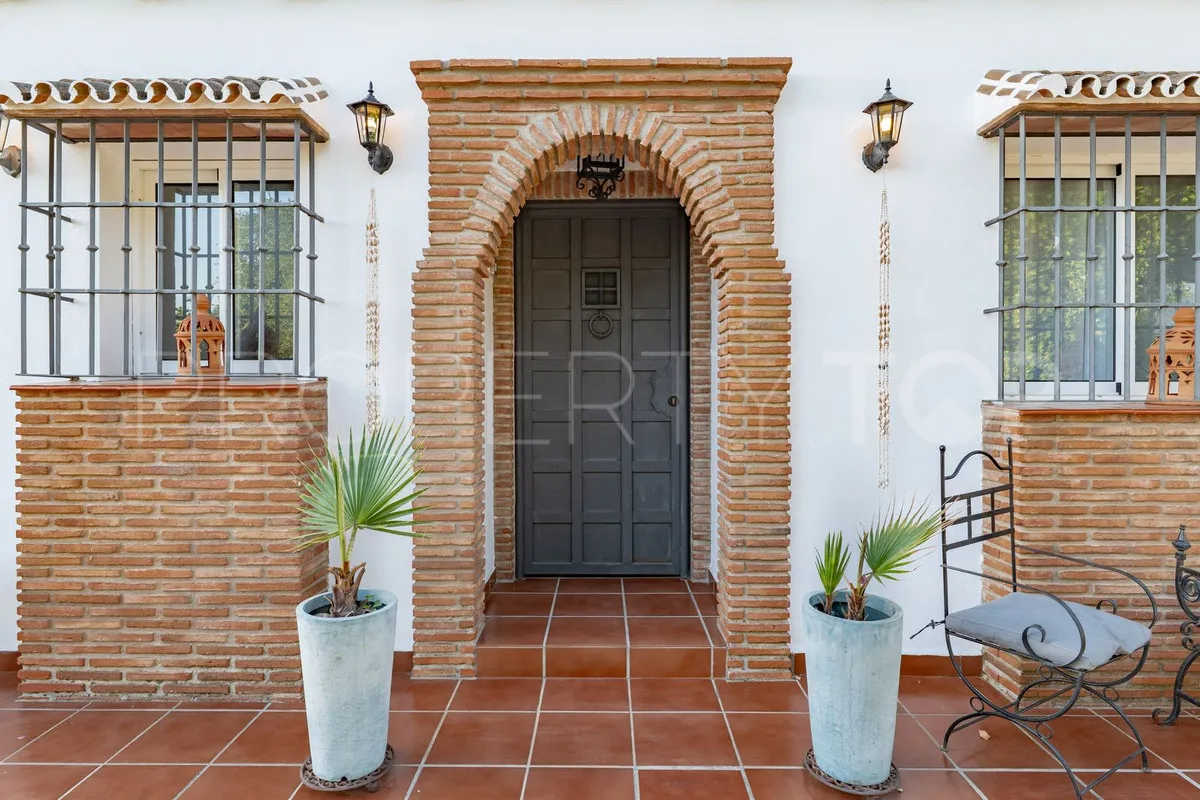Buy villa in Alhaurin el Grande with 4 bedrooms