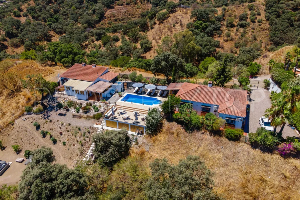 Buy villa in Alhaurin el Grande with 4 bedrooms