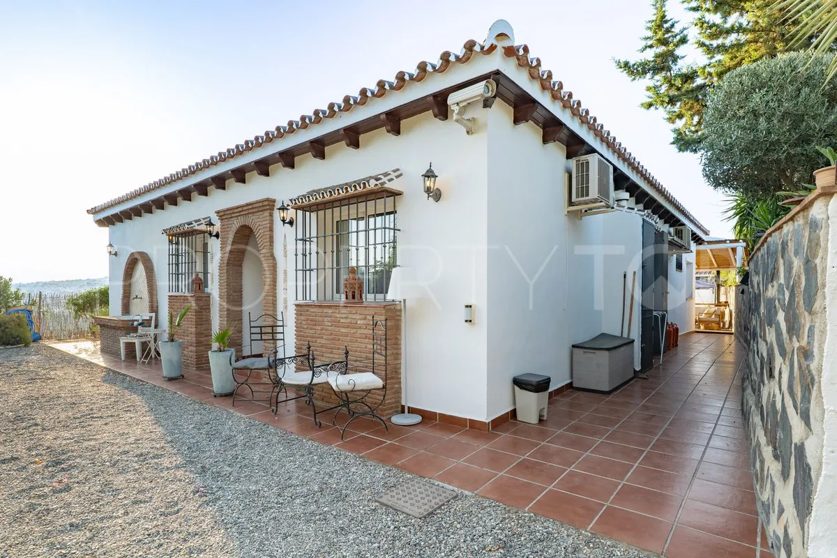 Buy villa in Alhaurin el Grande with 4 bedrooms