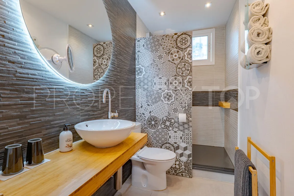 Buy villa in Alhaurin el Grande with 4 bedrooms