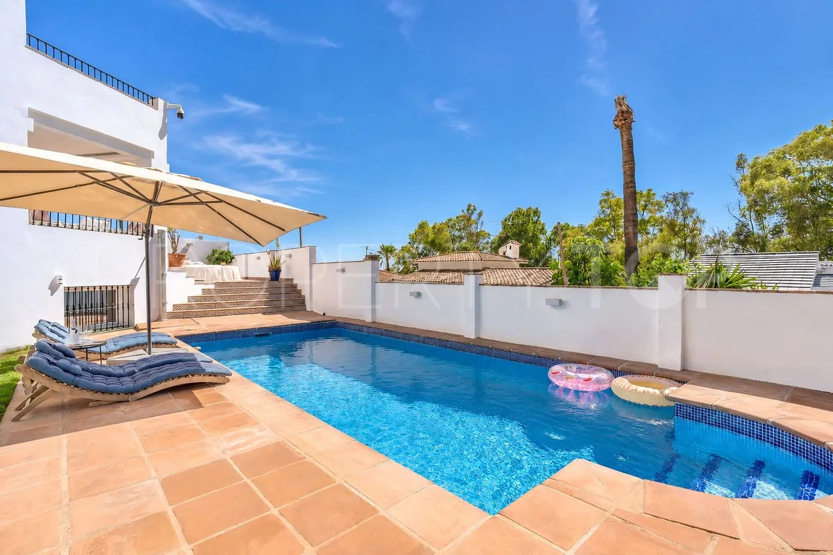 For sale Nueva Andalucia 4 bedrooms villa