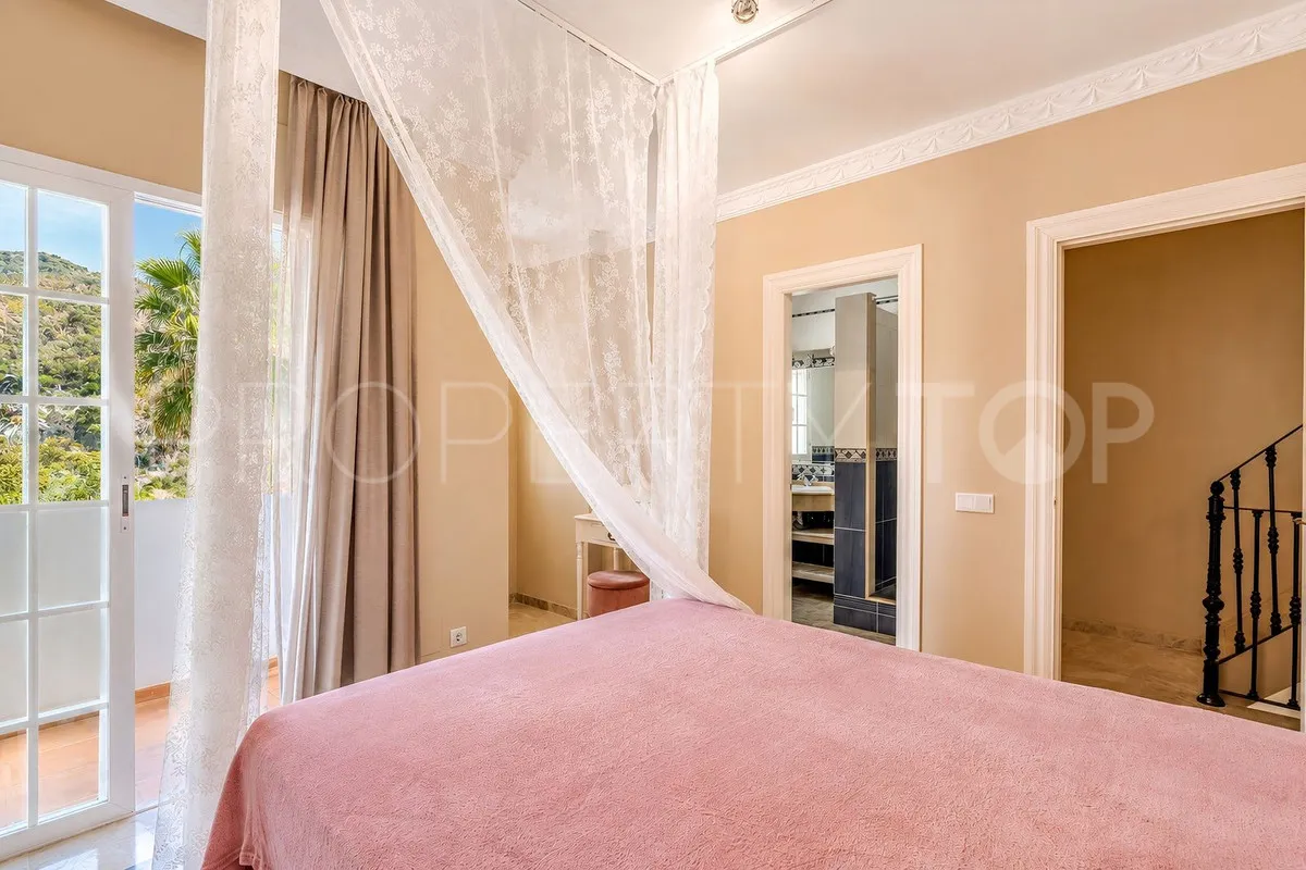 For sale Nueva Andalucia 4 bedrooms villa