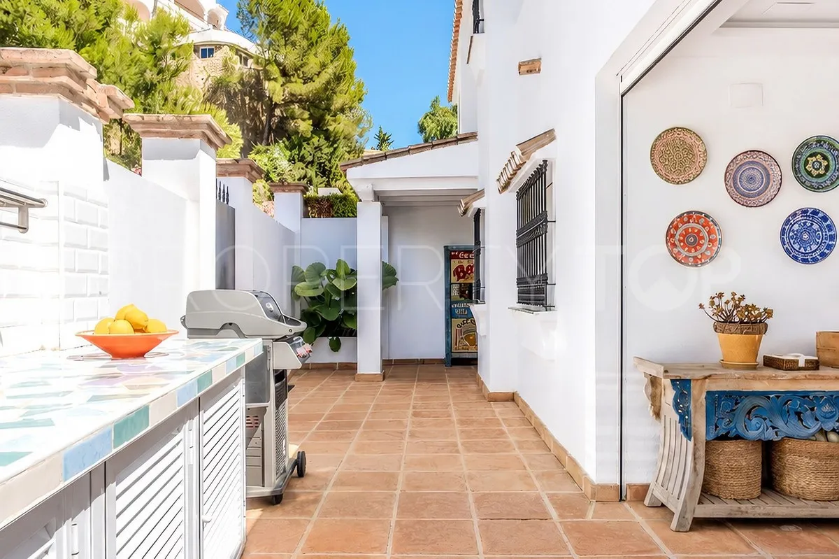 For sale Nueva Andalucia 4 bedrooms villa