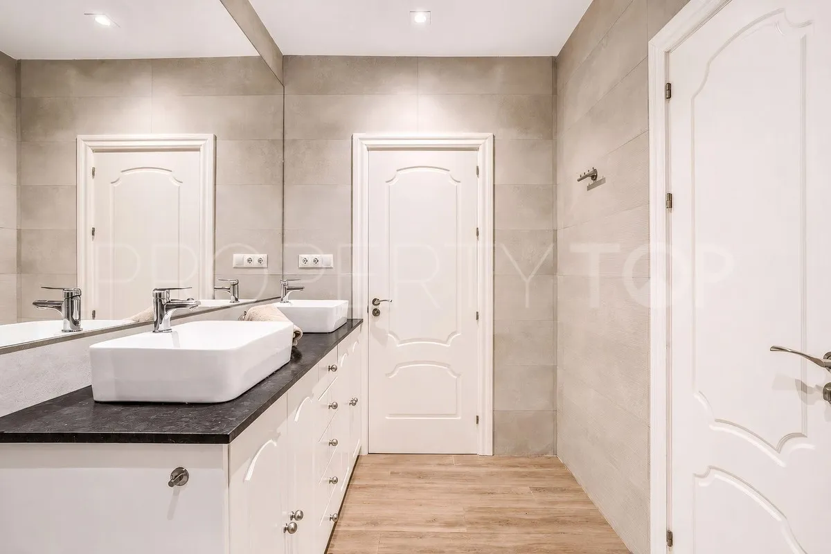 For sale Nueva Andalucia 4 bedrooms villa