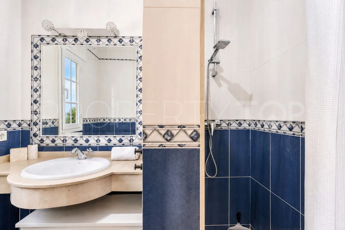 For sale Nueva Andalucia 4 bedrooms villa