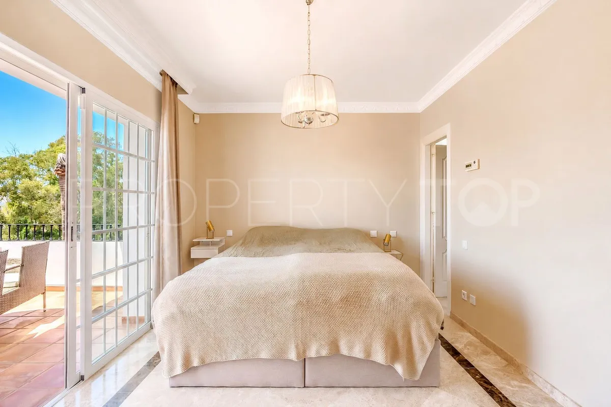 For sale Nueva Andalucia 4 bedrooms villa