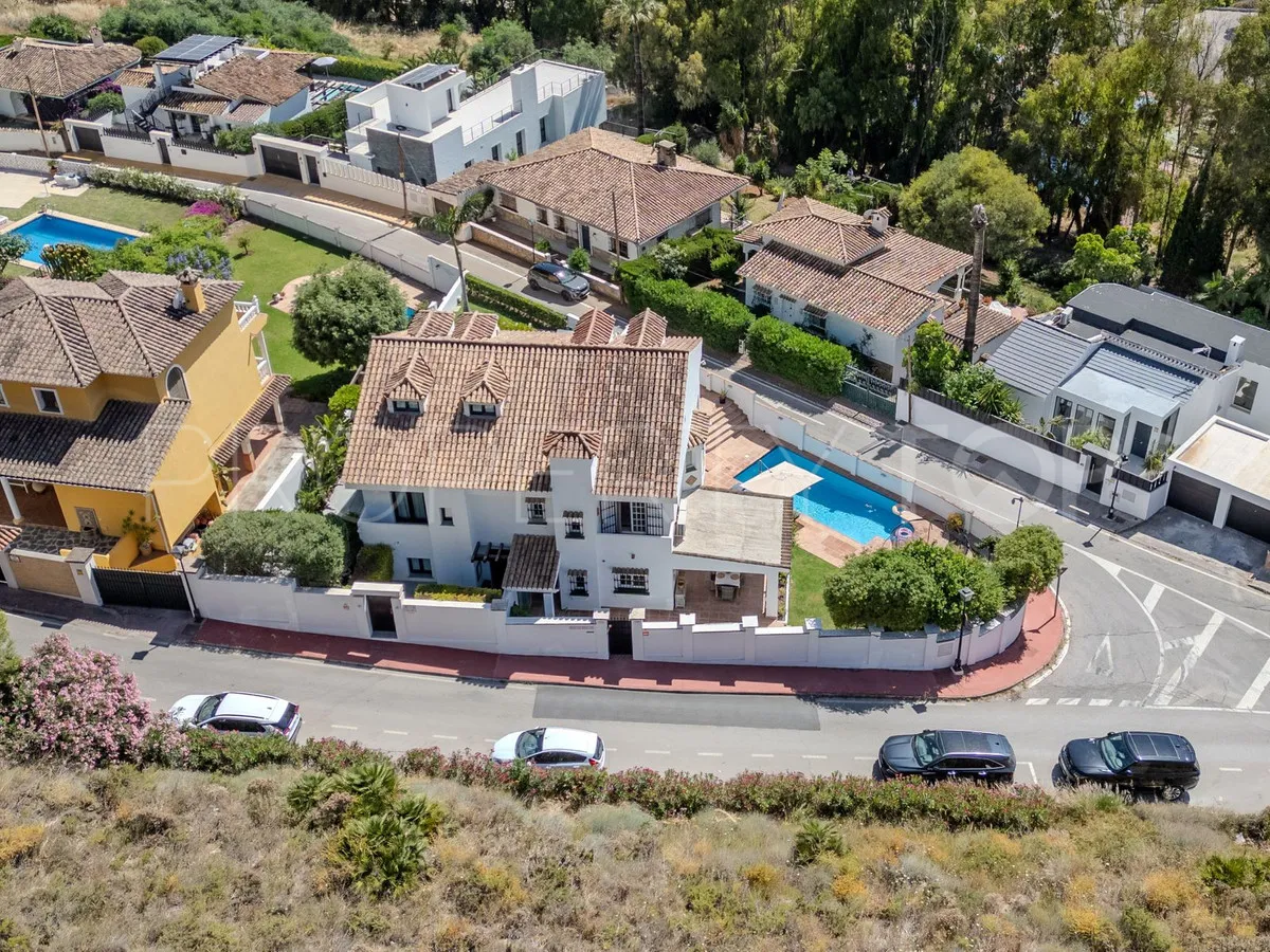 For sale Nueva Andalucia 4 bedrooms villa
