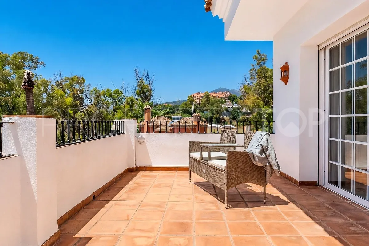 For sale Nueva Andalucia 4 bedrooms villa
