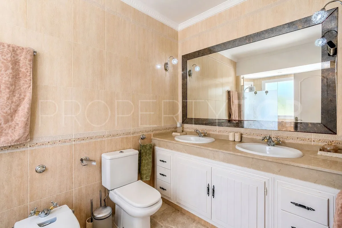 For sale Nueva Andalucia 4 bedrooms villa