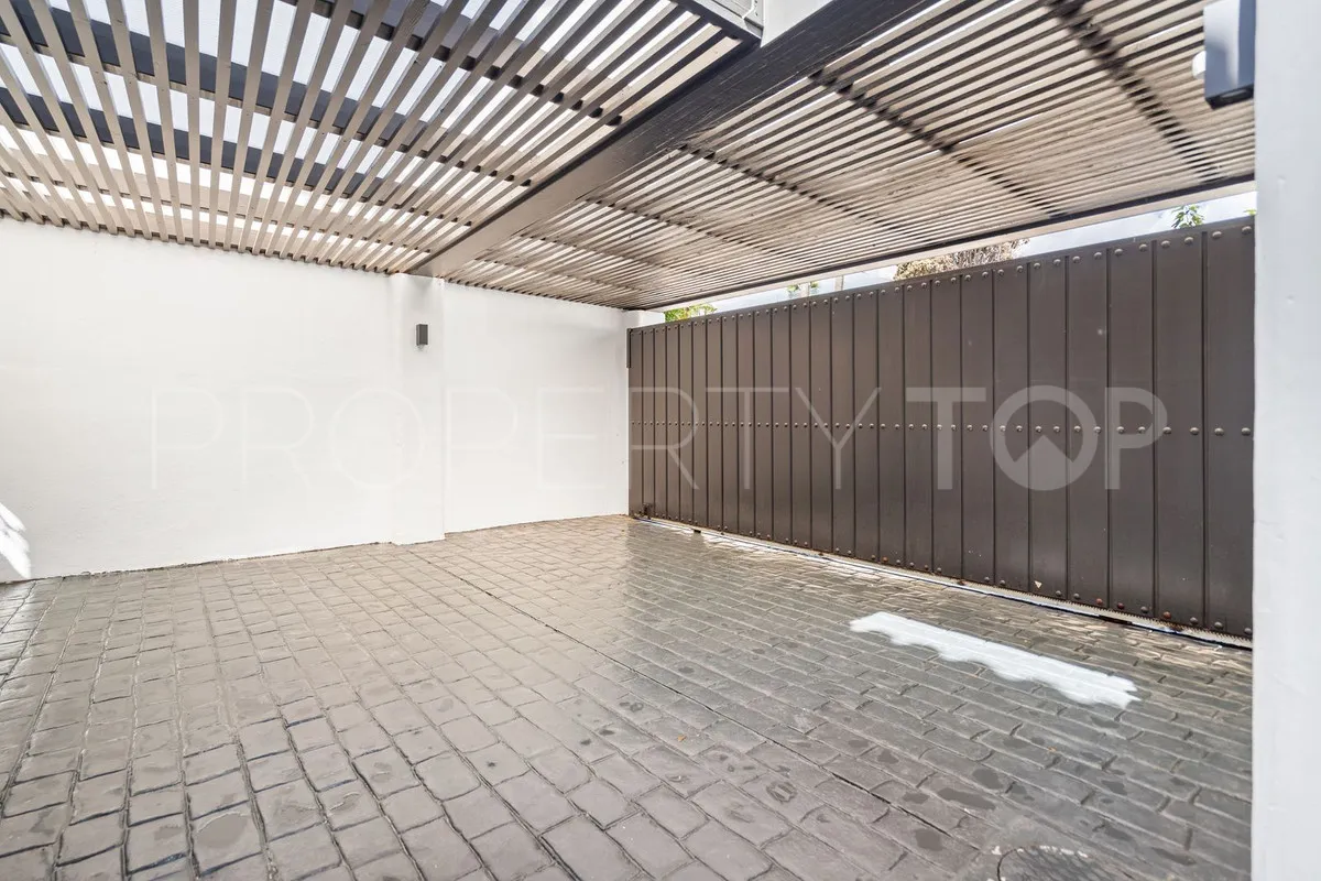 Villa in Marbesa for sale