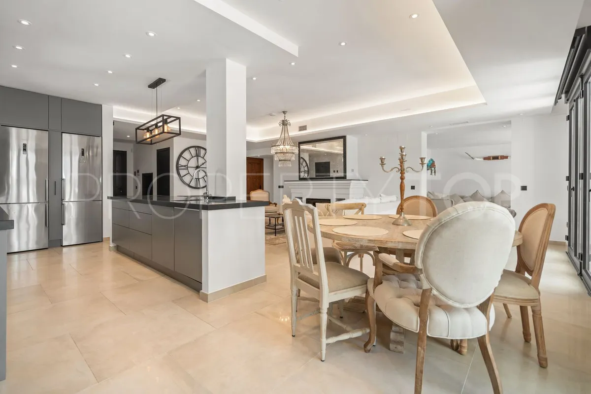 Villa in Marbesa for sale