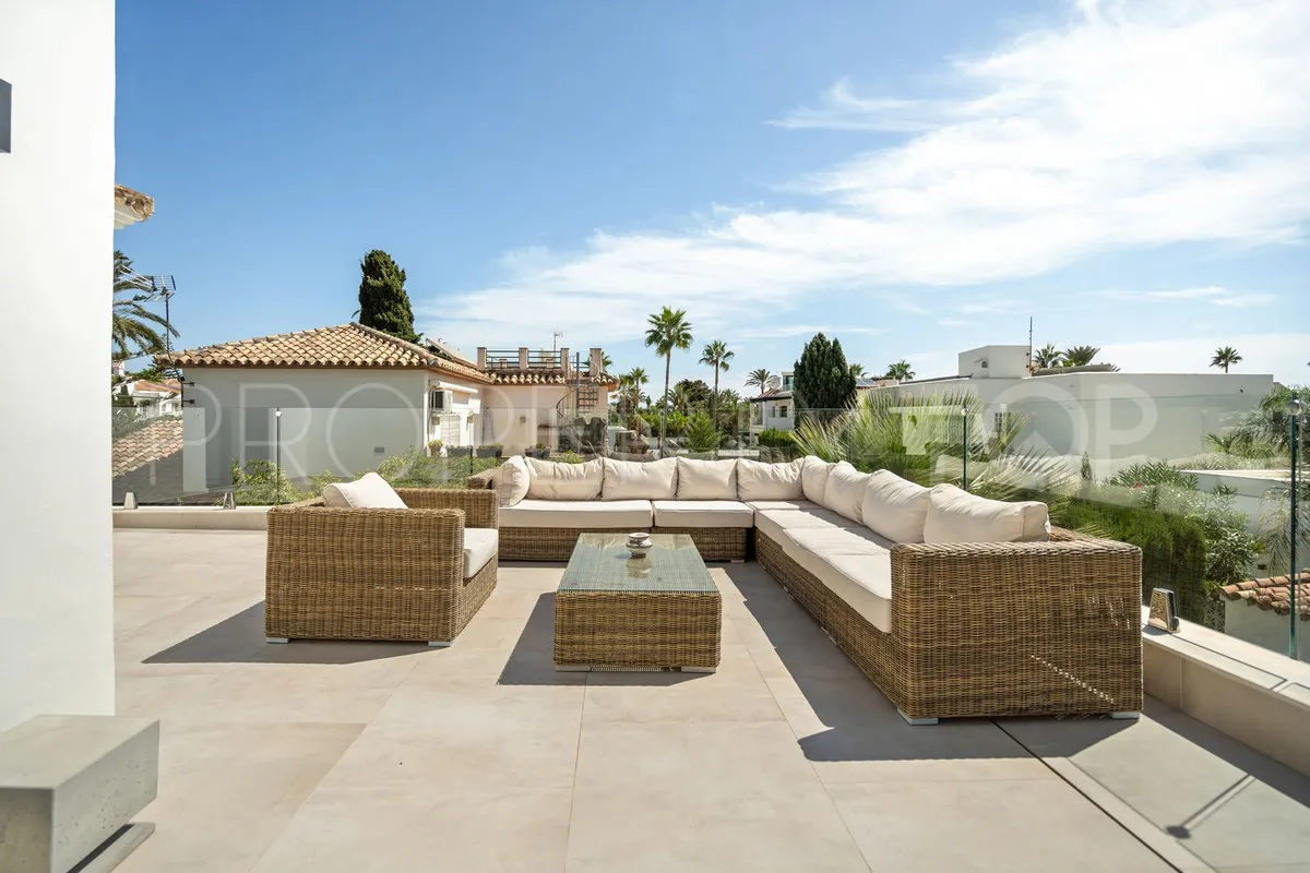 Villa in Marbesa for sale