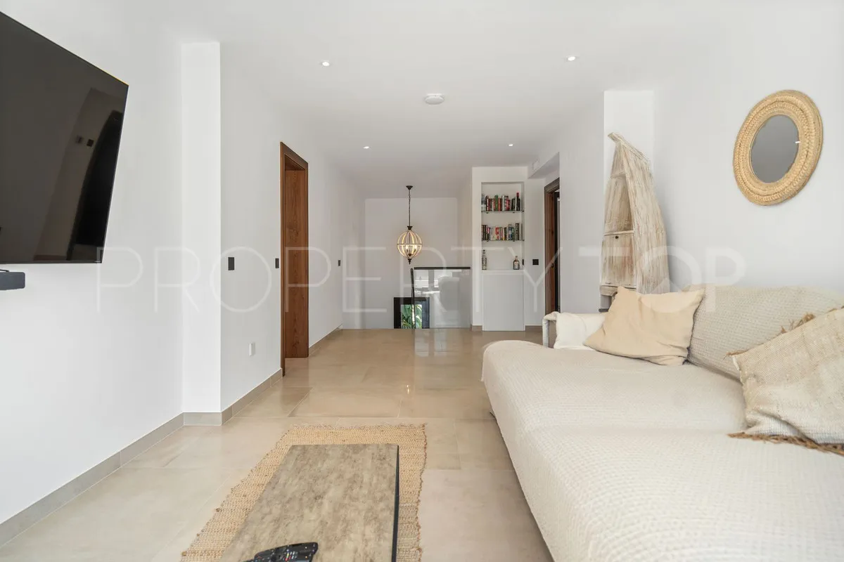 Villa in Marbesa for sale