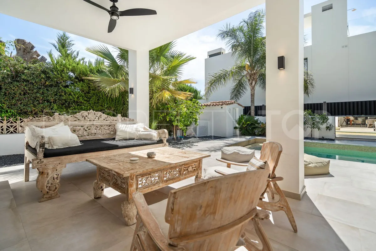 Villa in Marbesa for sale