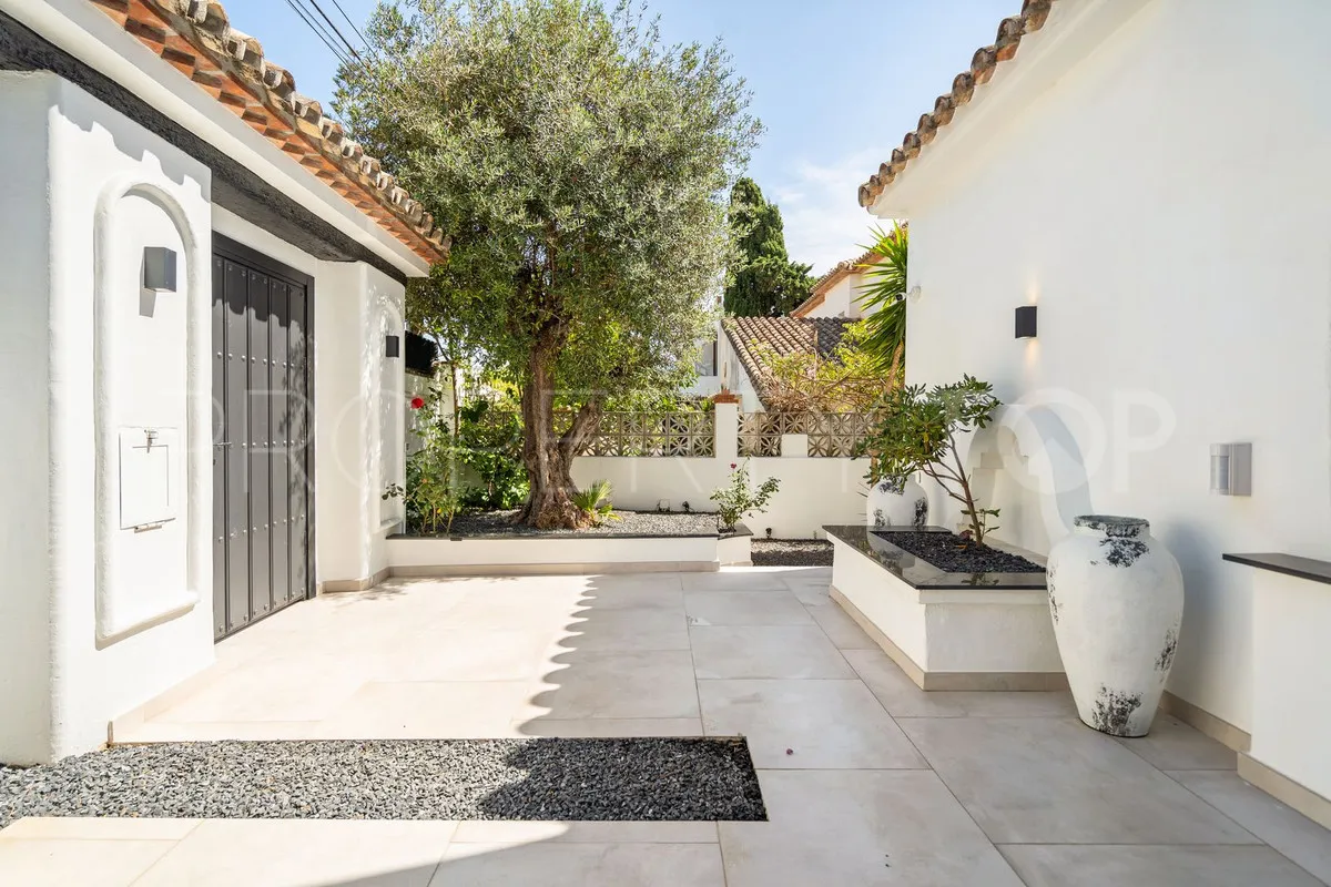 Villa in Marbesa for sale