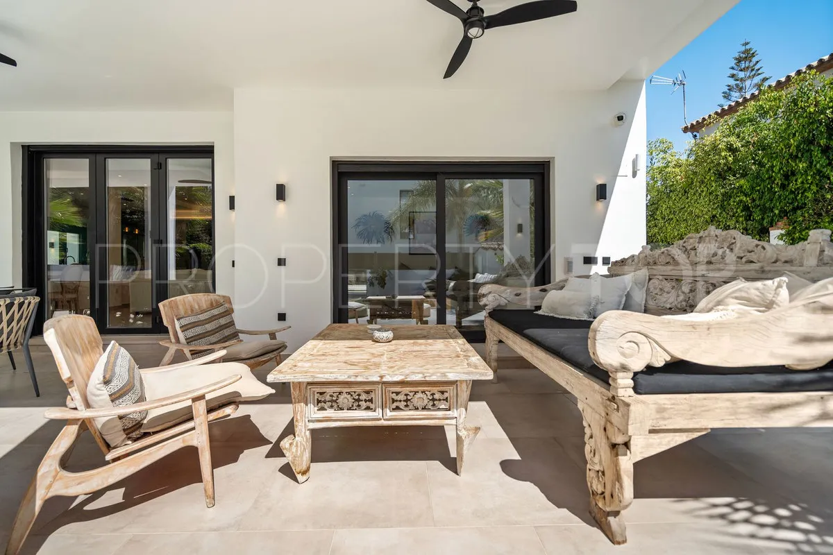 Villa in Marbesa for sale