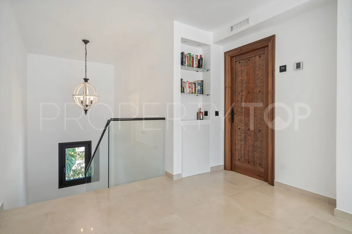 Villa in Marbesa for sale