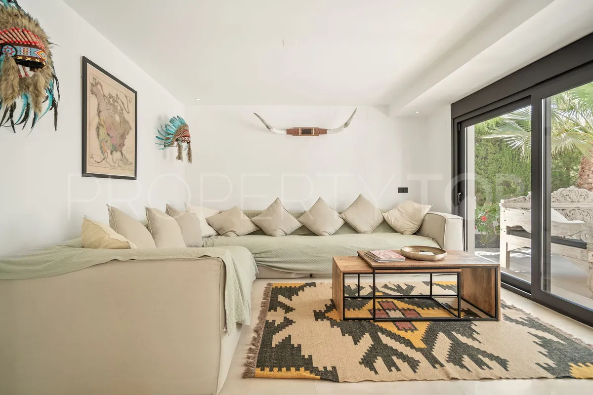 Villa in Marbesa for sale
