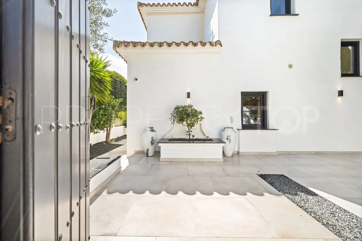 Villa in Marbesa for sale