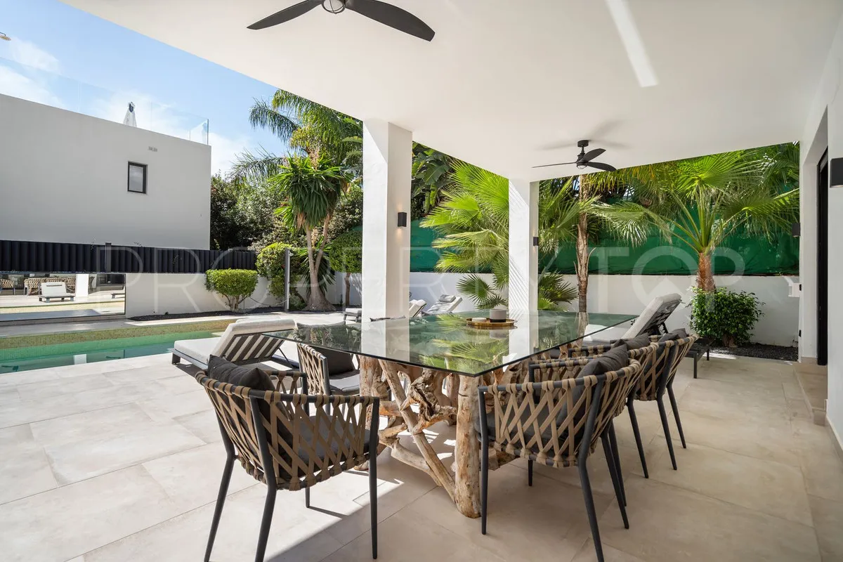 Villa in Marbesa for sale