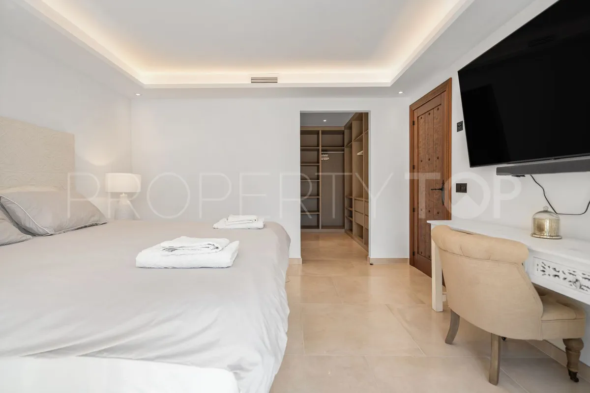 Villa in Marbesa for sale