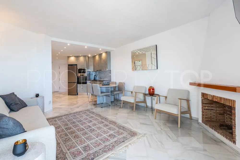Apartamento de 2 dormitorios en venta en Sitio de Calahonda