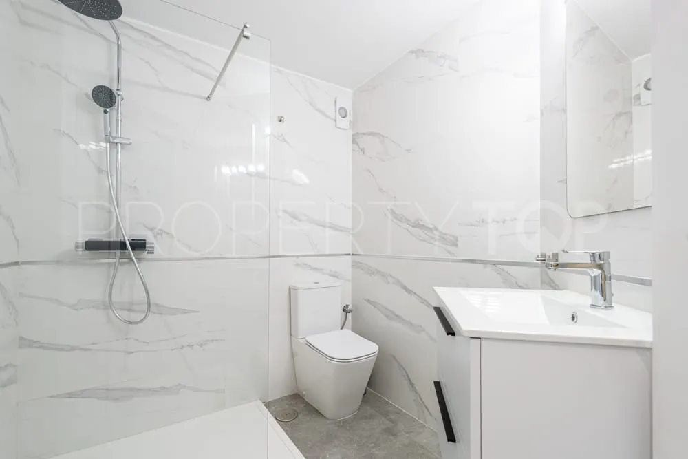 Apartamento de 2 dormitorios en venta en Sitio de Calahonda