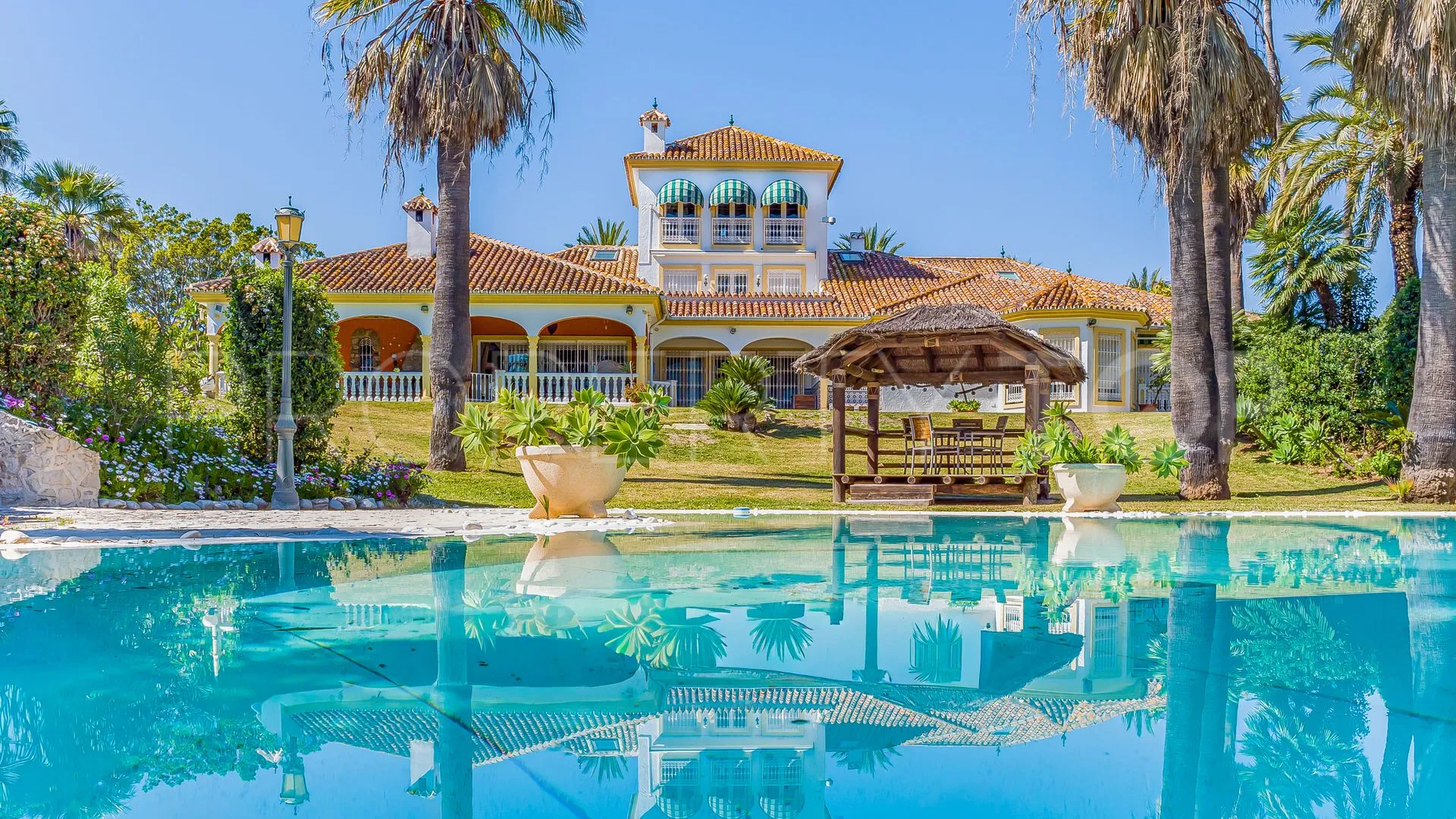 Villa for sale in Cerros del Aguila with 8 bedrooms