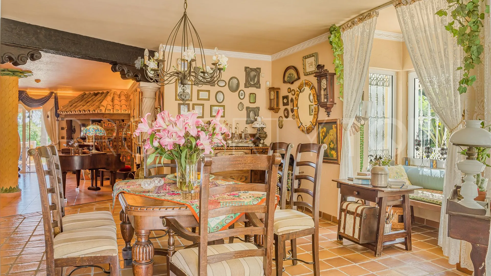 Villa for sale in Cerros del Aguila with 8 bedrooms