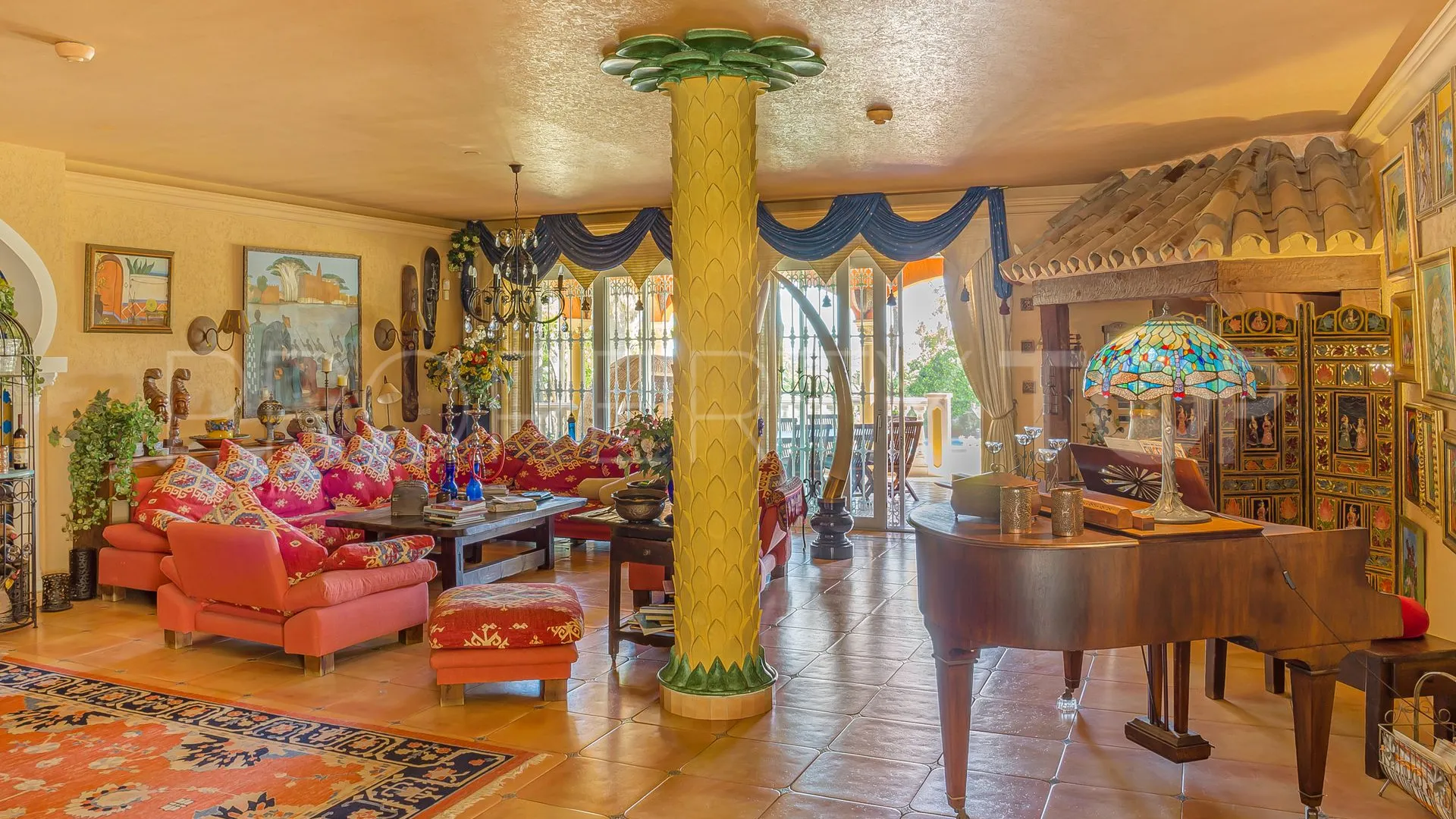 Villa for sale in Cerros del Aguila with 8 bedrooms