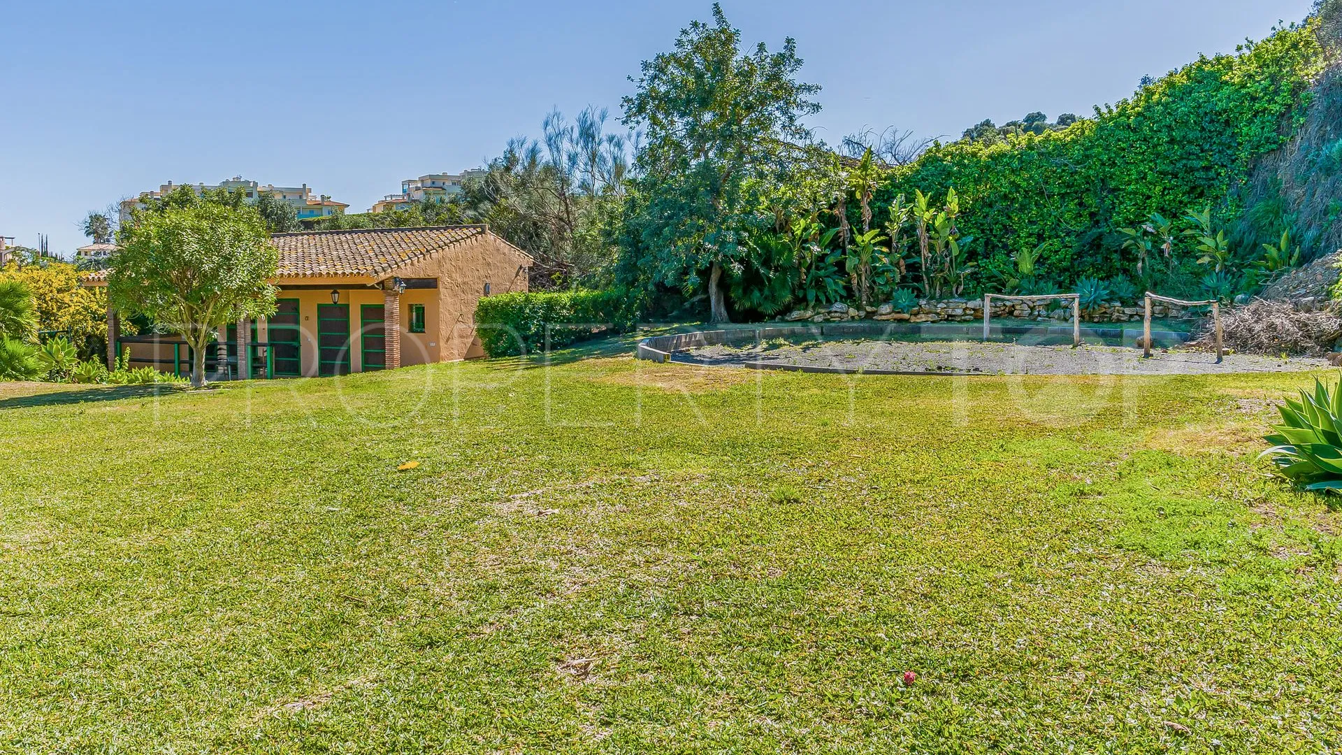 Villa for sale in Cerros del Aguila with 8 bedrooms