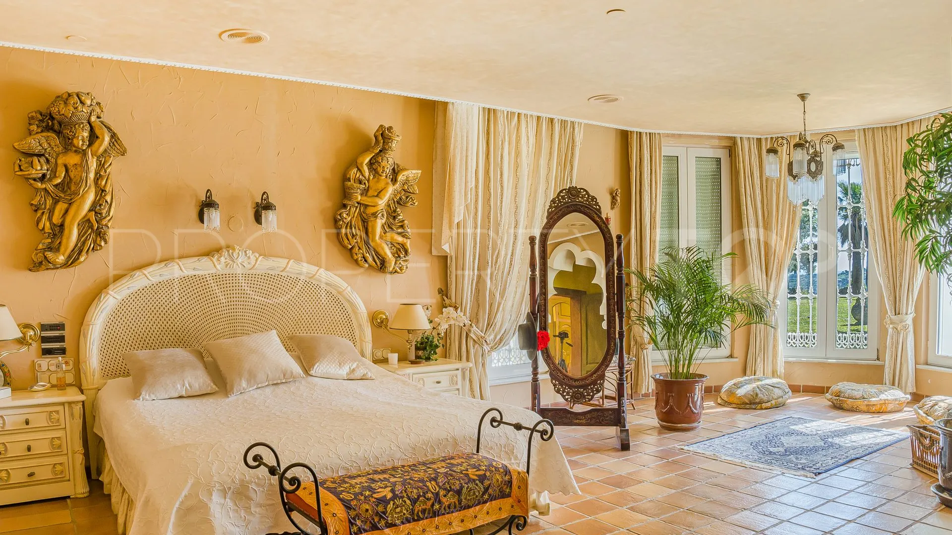 Villa for sale in Cerros del Aguila with 8 bedrooms