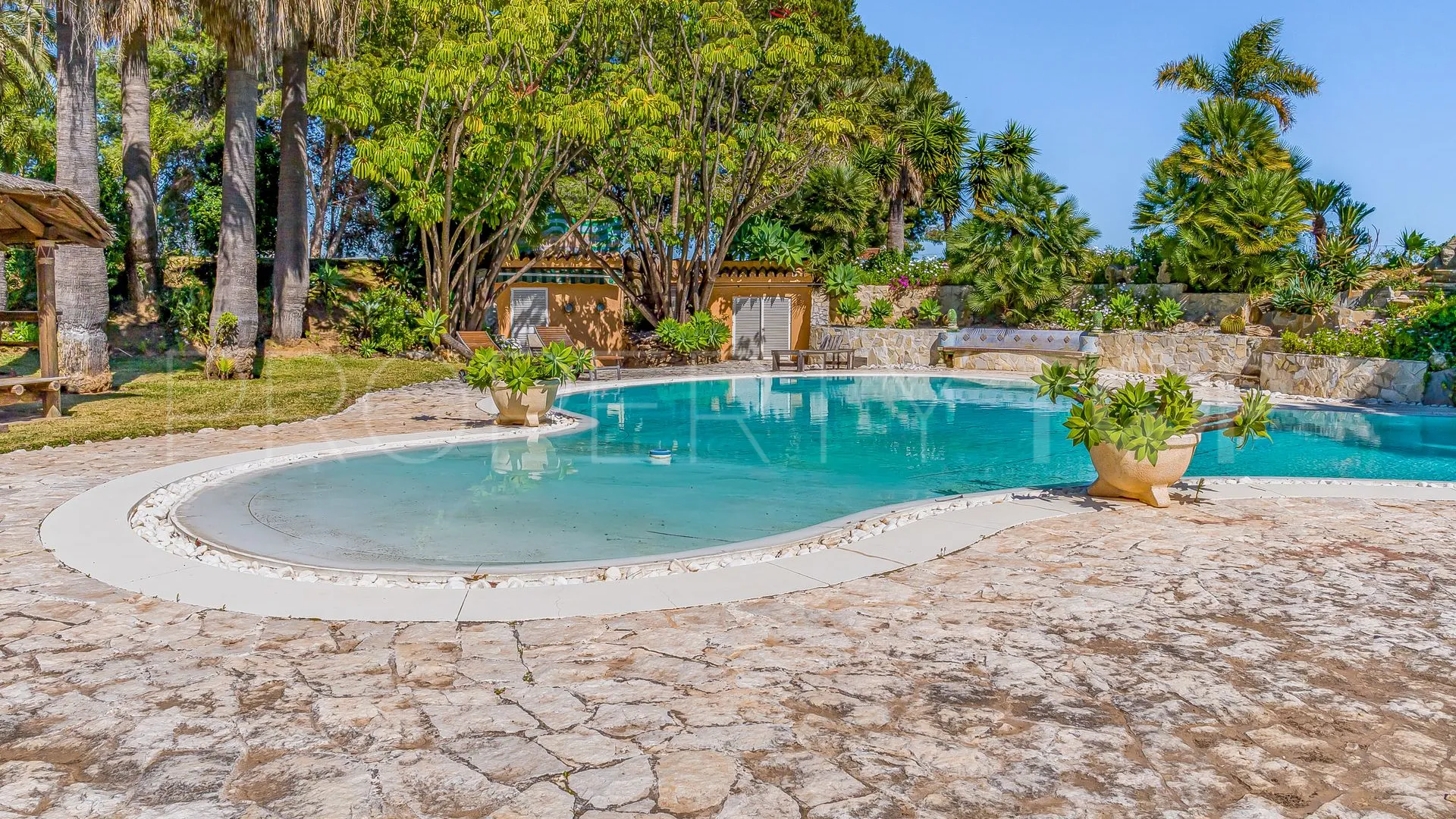 Villa for sale in Cerros del Aguila with 8 bedrooms