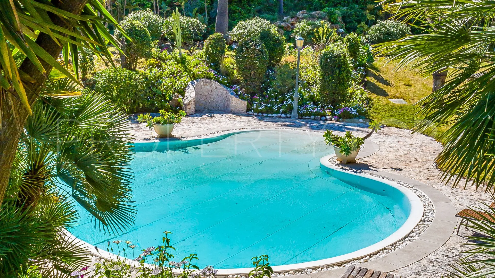 Villa for sale in Cerros del Aguila with 8 bedrooms