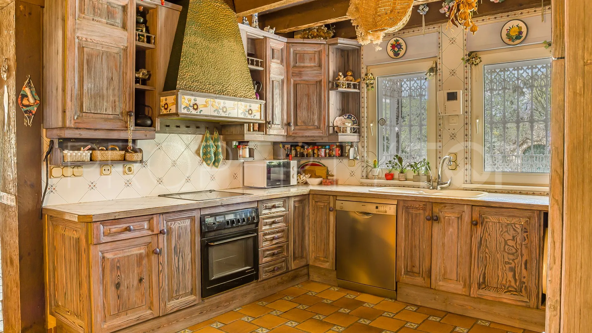 Villa for sale in Cerros del Aguila with 8 bedrooms