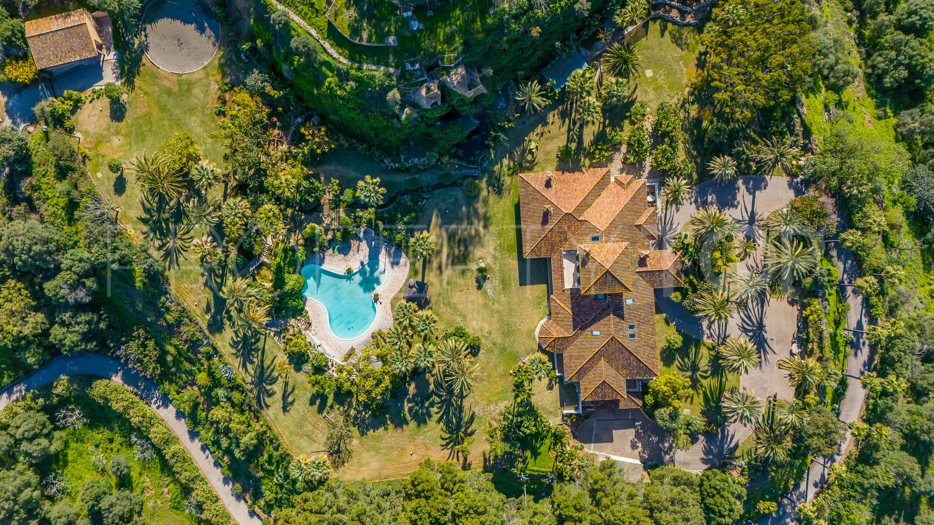 Villa for sale in Cerros del Aguila with 8 bedrooms