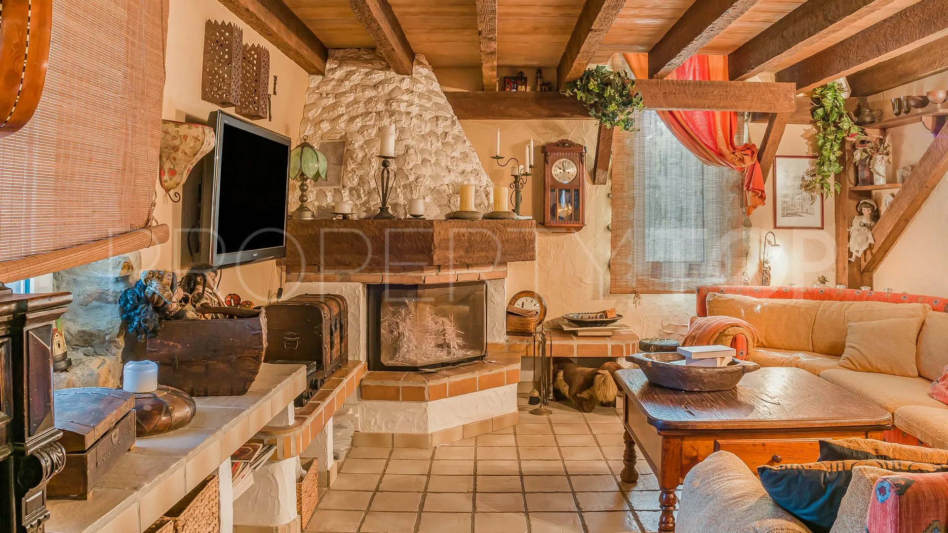 Villa for sale in Cerros del Aguila with 8 bedrooms