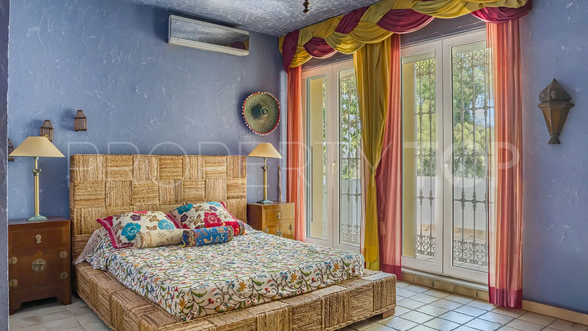 Villa for sale in Cerros del Aguila with 8 bedrooms