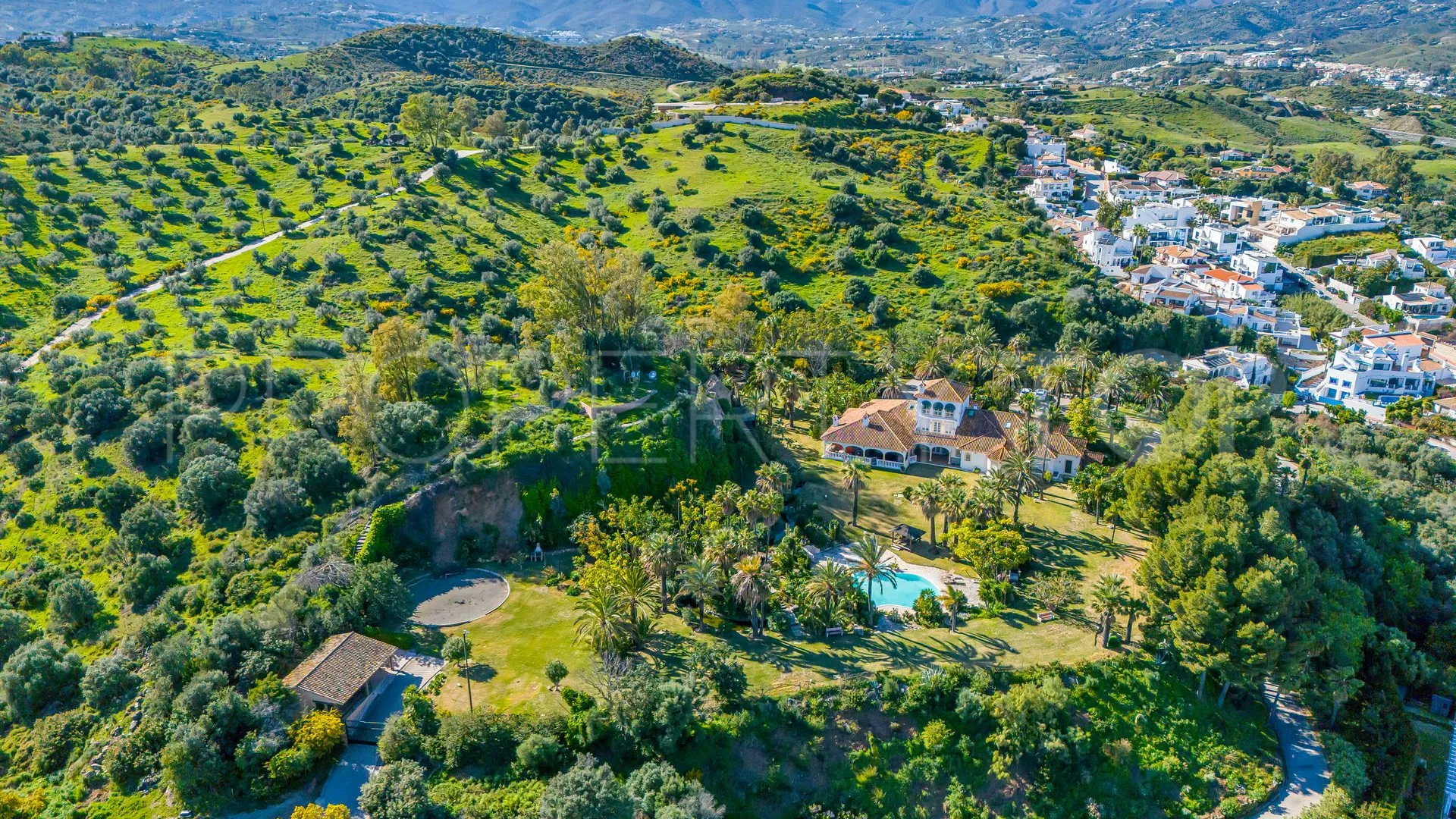 Villa for sale in Cerros del Aguila with 8 bedrooms