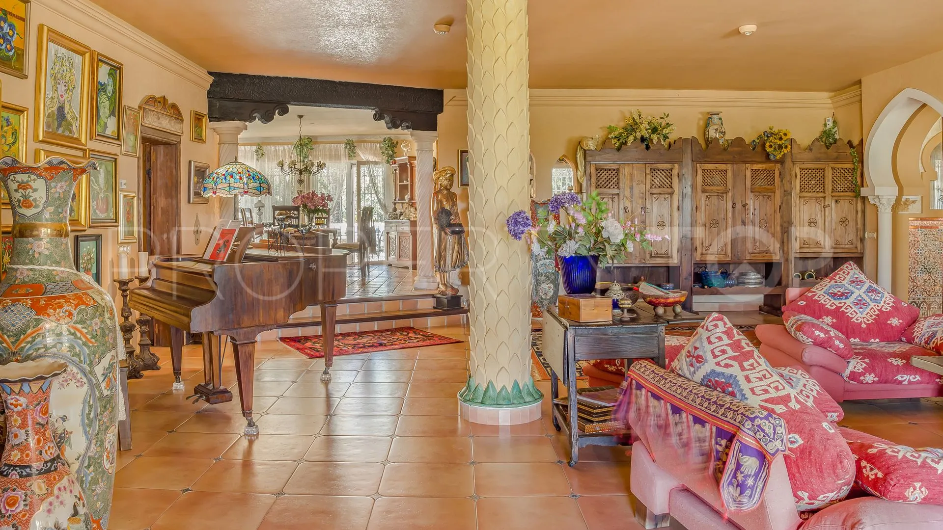 Villa for sale in Cerros del Aguila with 8 bedrooms
