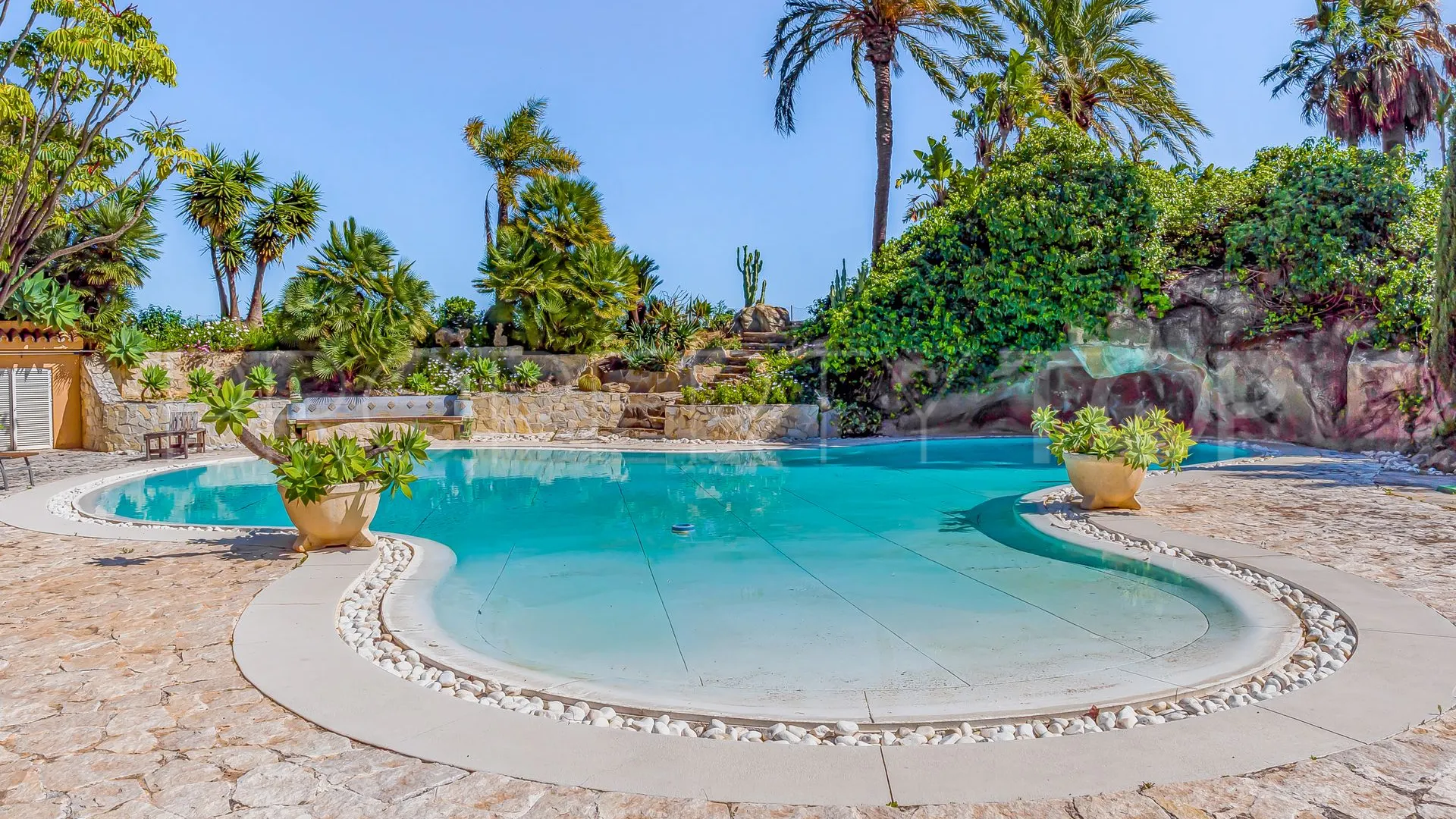 Villa for sale in Cerros del Aguila with 8 bedrooms