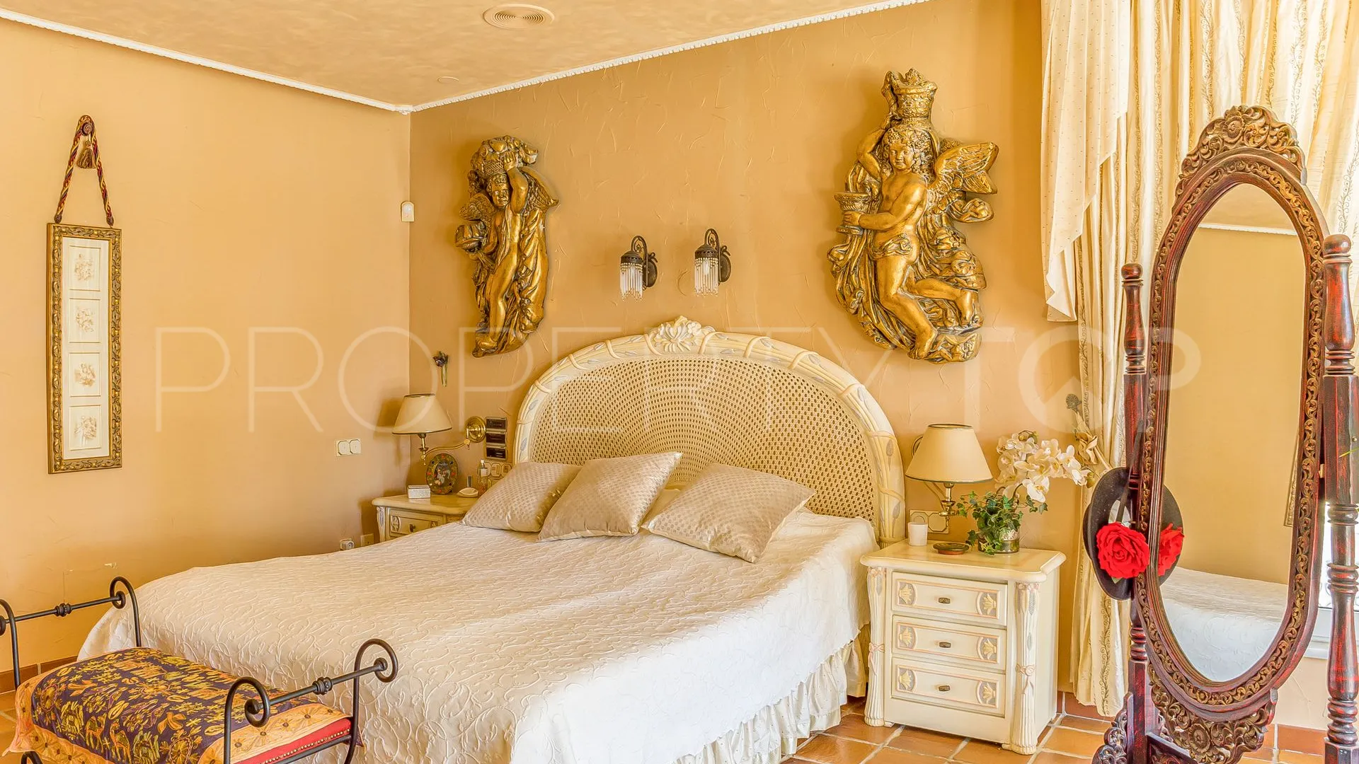 Villa for sale in Cerros del Aguila with 8 bedrooms
